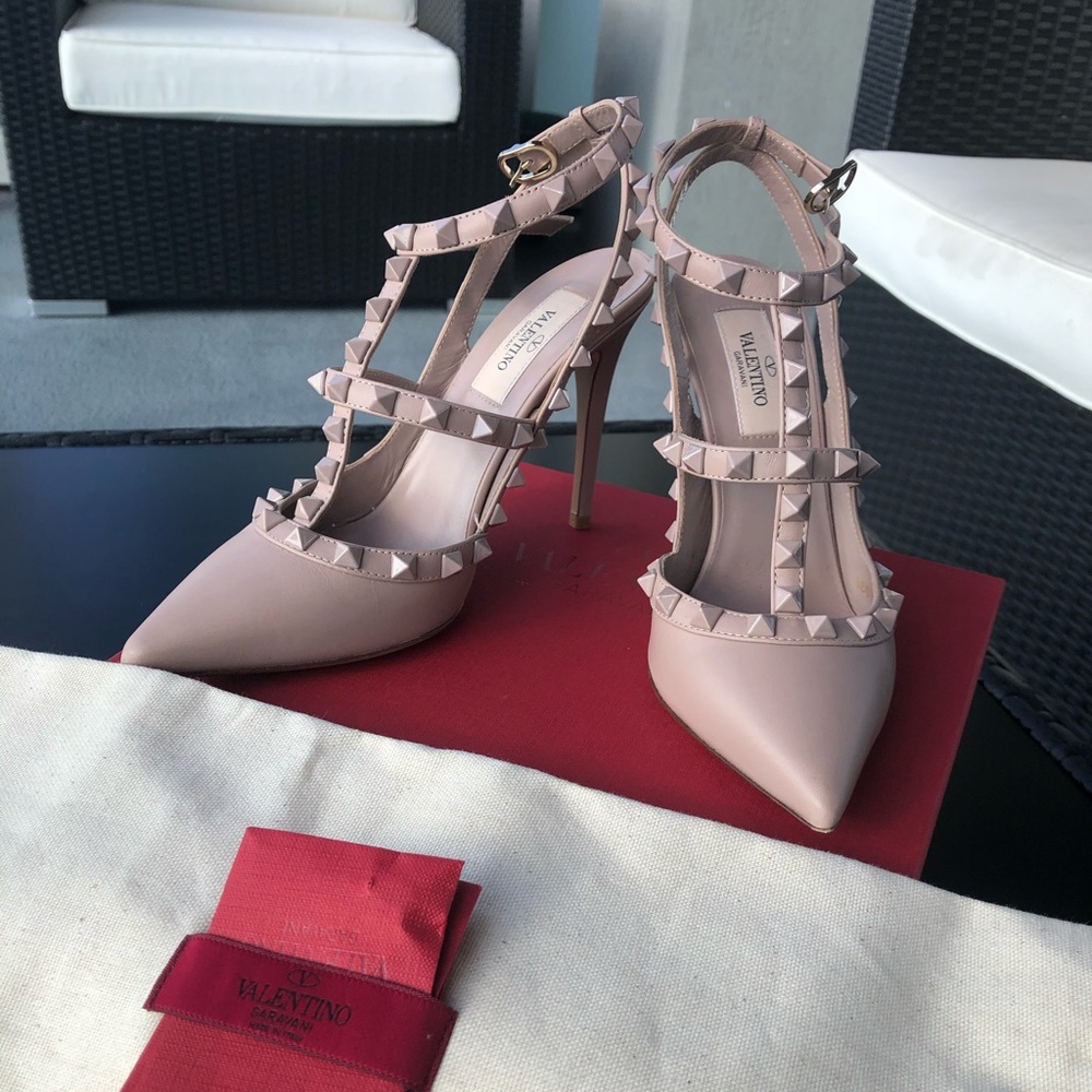 VALENTINO STUD PUMPS